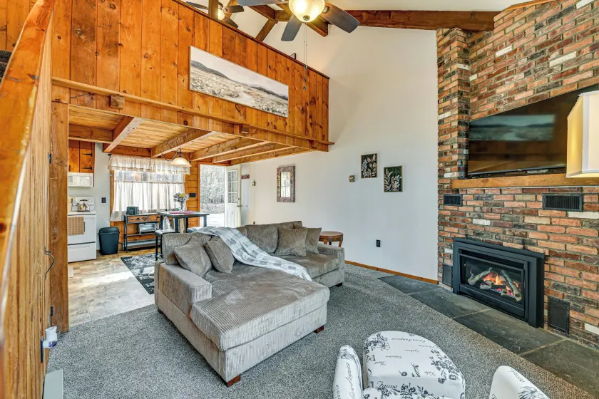 Woodland Views: Romantic Hudson Valley Hideaway - Image 1