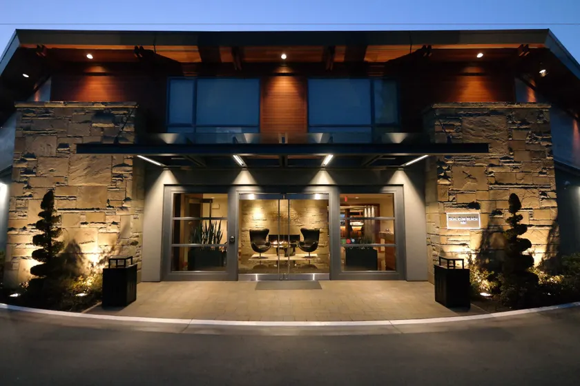 Qualicum Beach Inn - Image 1