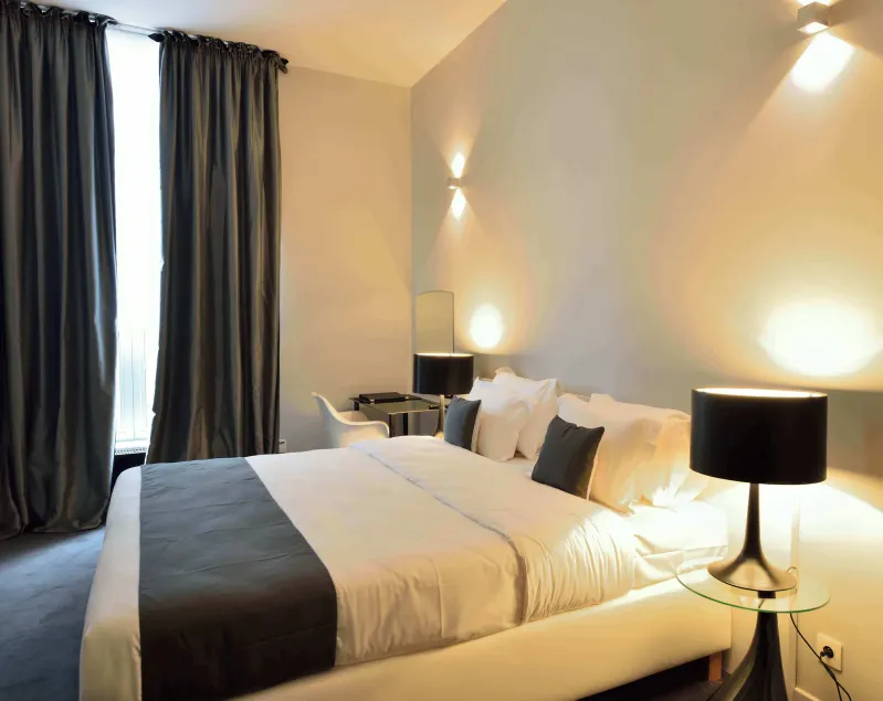 Hotel Retro - Image 1