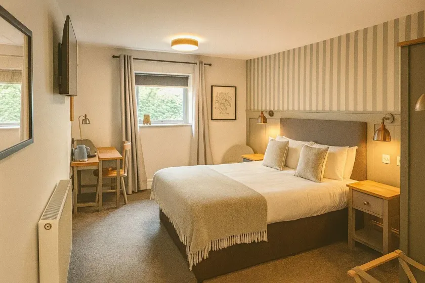 Kings Arms Hotel - Image 1