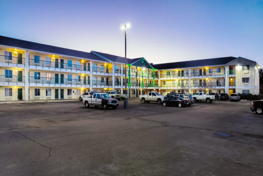HomeTowne Studios by Red Roof Colorado Springs - Airport - Image 1