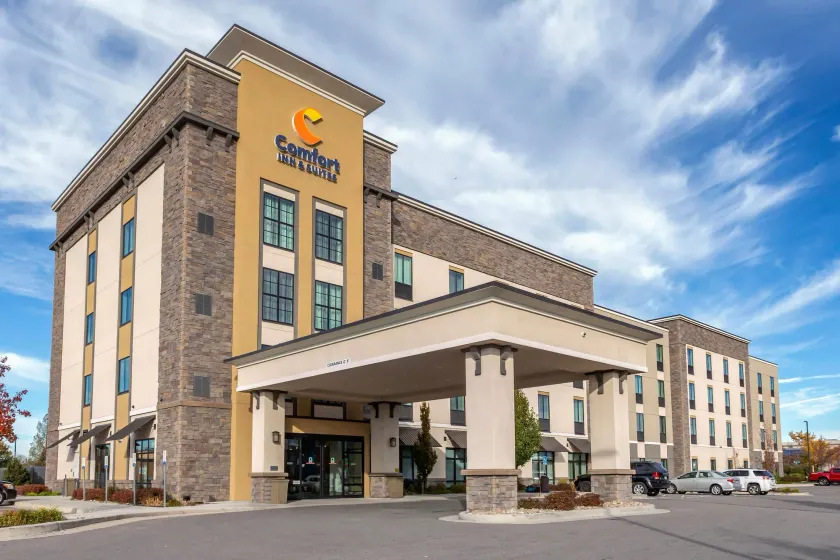 Comfort Inn & Suites Salt Lake City Airport - Image 1