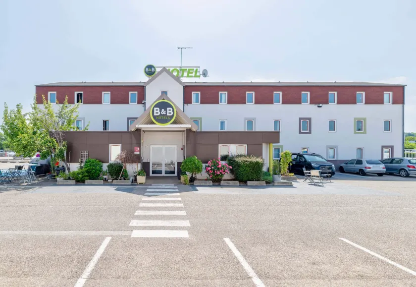 B&B HOTEL Lyon Saint-Bonnet Mi-Plaine - Image 1