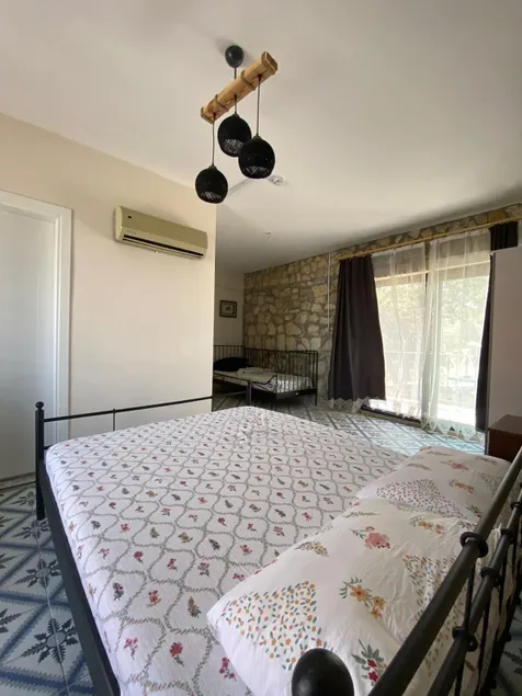 Nur Karen Taş Konak - Image 1