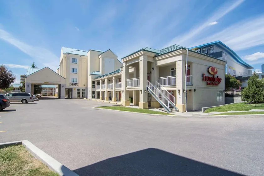 Econo Lodge Inn & Suites University - Image 1