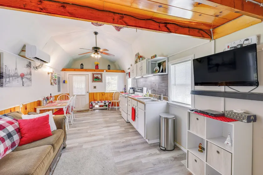 Paris Vacation Rental ~ 22 Mi to Mount Magazine! - Image 1