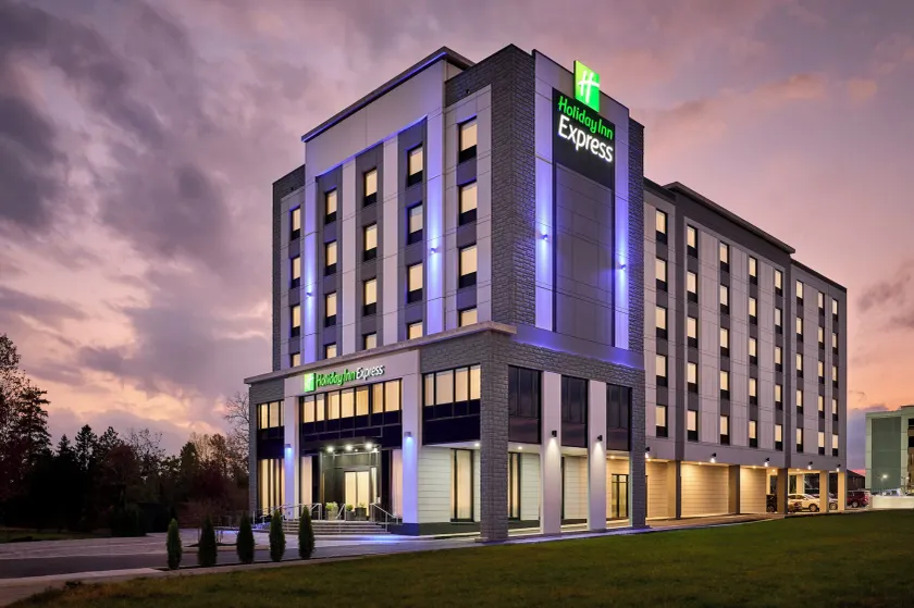 Holiday Inn Express Hamilton - Upper James by IHG - Image 1