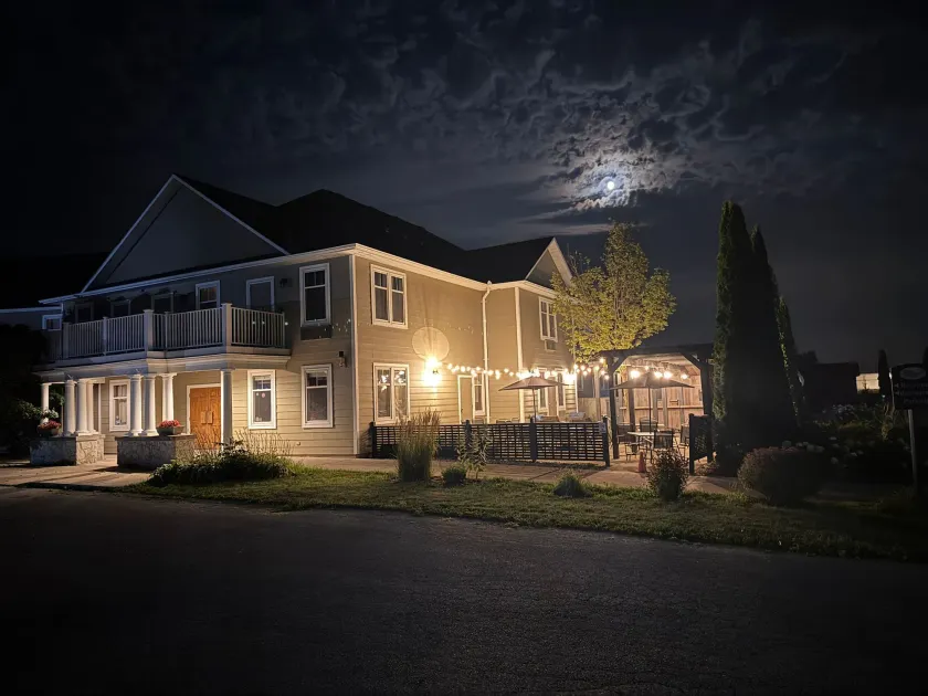 Stone Willow Inn - Image 1