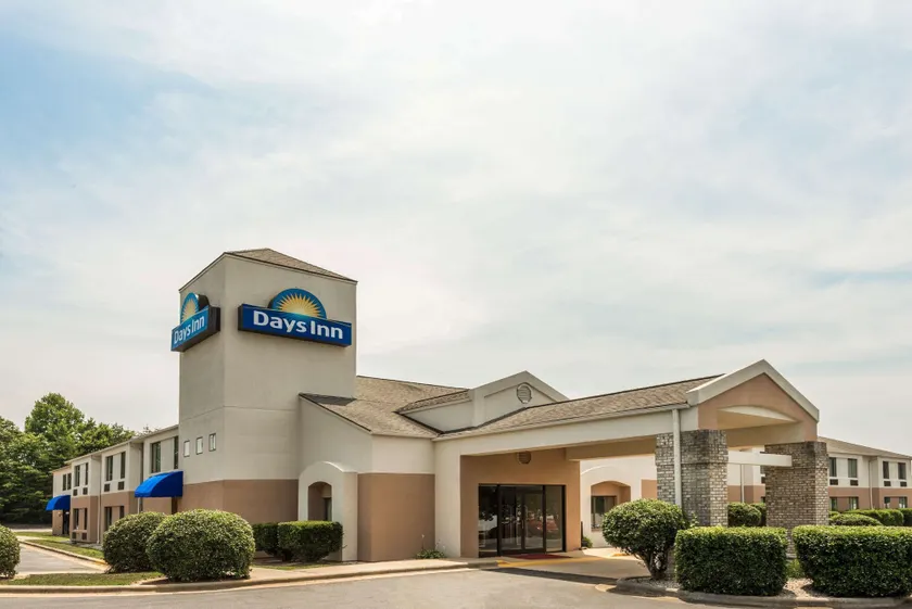 Days Inn by Wyndham Yadkinville - Image 1