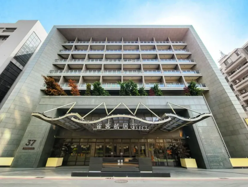 CHECK inn SELECT Taichung Dadun - Image 1