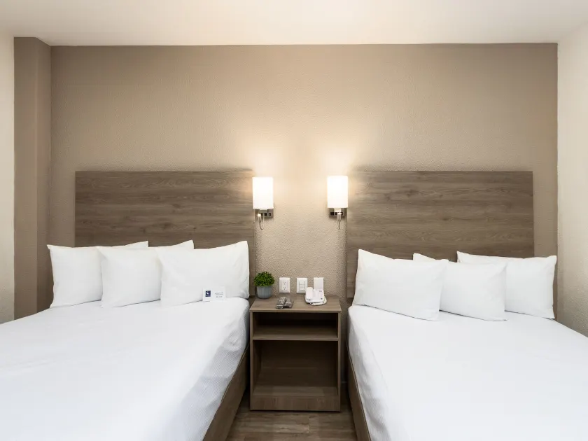 Hotel Mesaluna Short & Long Stay - Image 1