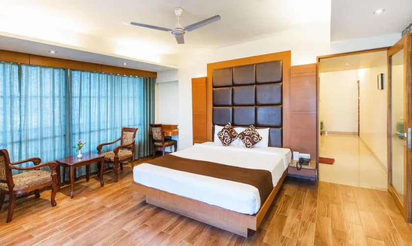 HOTEL SEVEN HEAVEN - Image 1