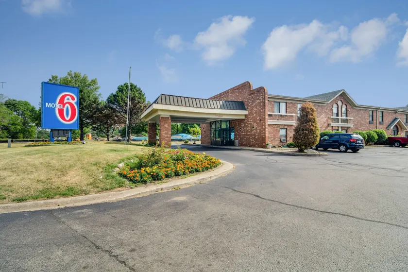 Motel 6-Waukegan, IL - Image 1