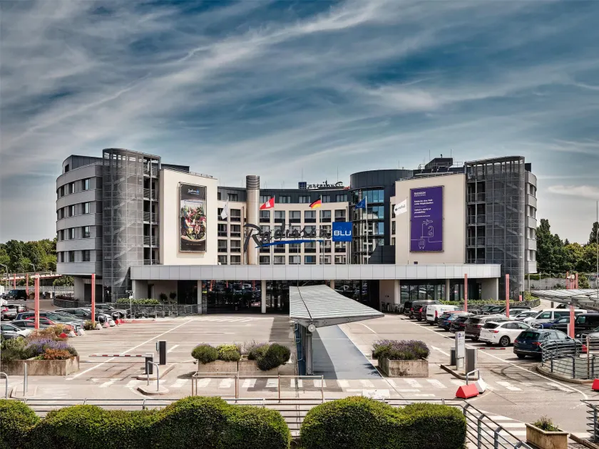 Radisson Blu Hotel, Hamburg Airport - Image 1