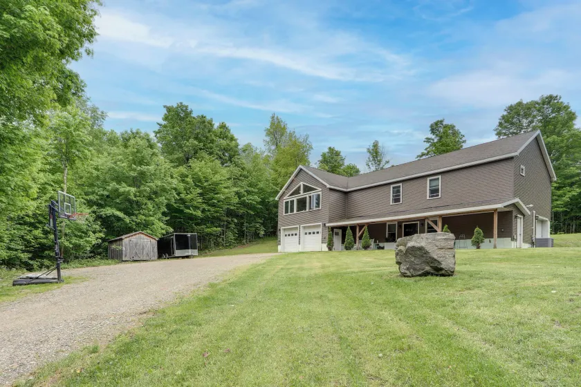 Pet Friendly Family Getaway on 15 Acres! - Image 1