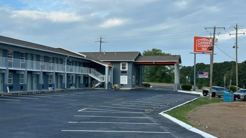 Camden Country Inn - Image 1