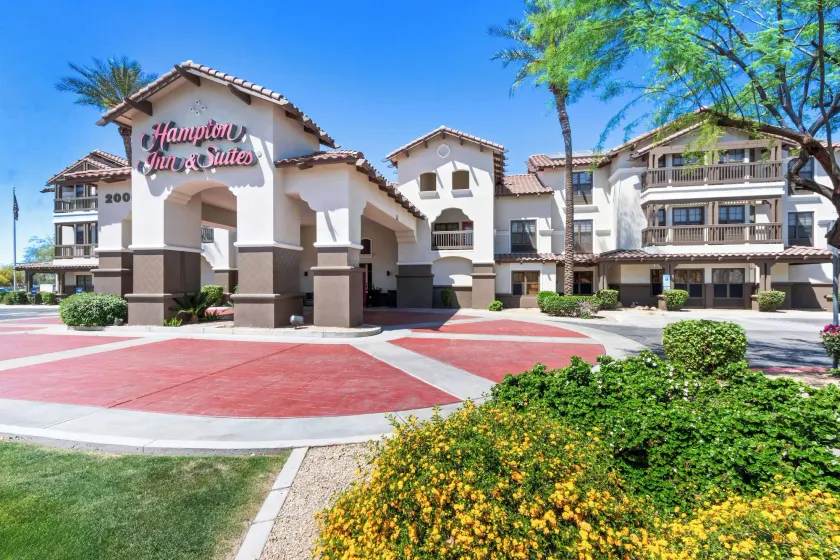 Hampton Inn & Suites Phoenix-Goodyear - Image 1