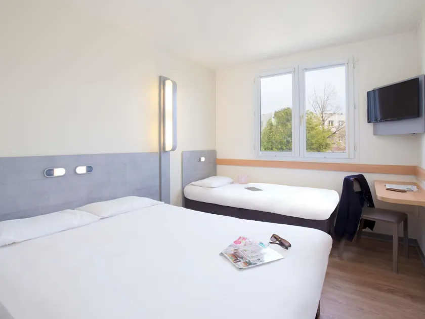 ibis budget Aubagne Paluds Agora - Image 1