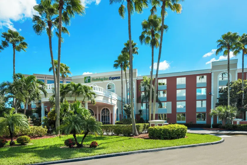 Holiday Inn Express Miami Airport Doral Area by IHG - Image 1