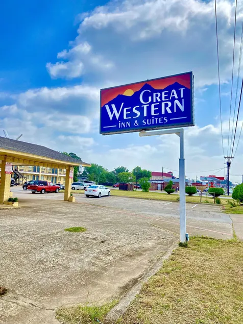 Great Western Inn & Suites - Image 1