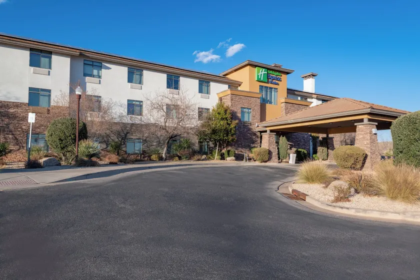 Holiday Inn Express & Suites St George North - Zion - Image 1