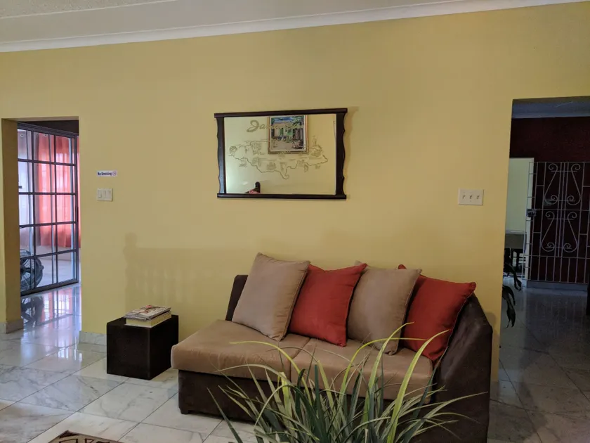 Rockhampton Retreat Guest House - Sitzecke in der Lobby