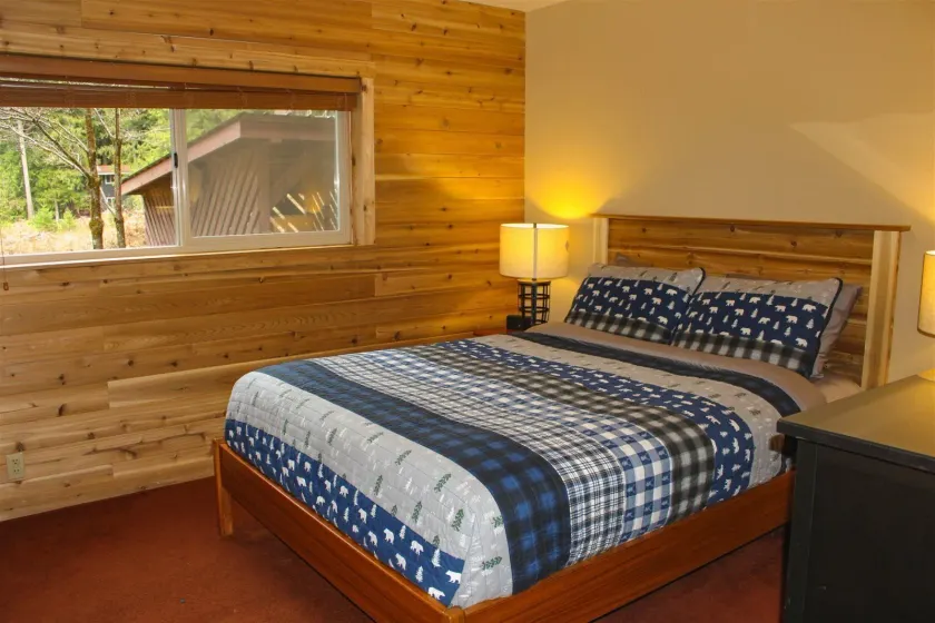 Cedar Grove Lodge | BBQ | Wifi, Hot tub, AC - Room