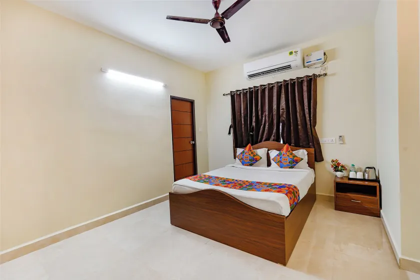 Fabhotel Lucky Inn Grand Residency - Image 1