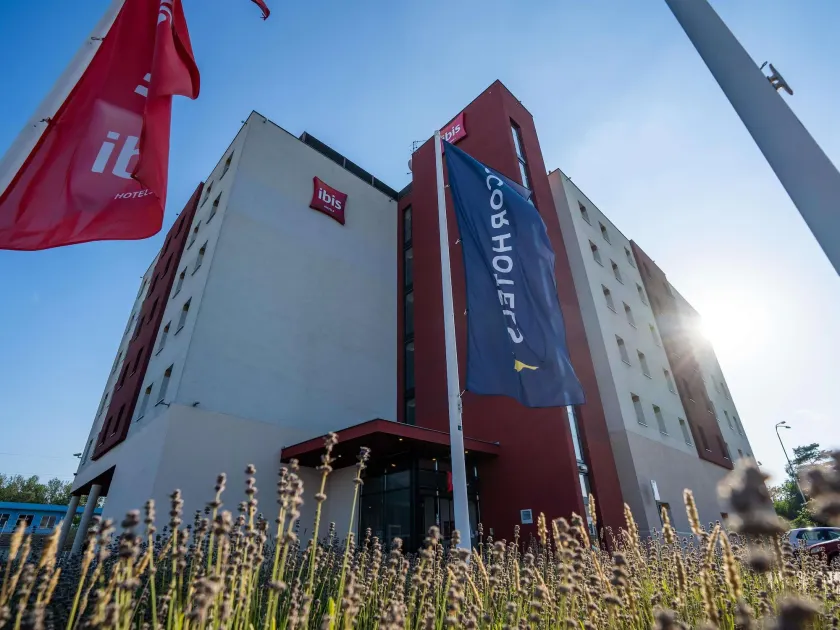 Ibis Hotel Plzeň - Image 1