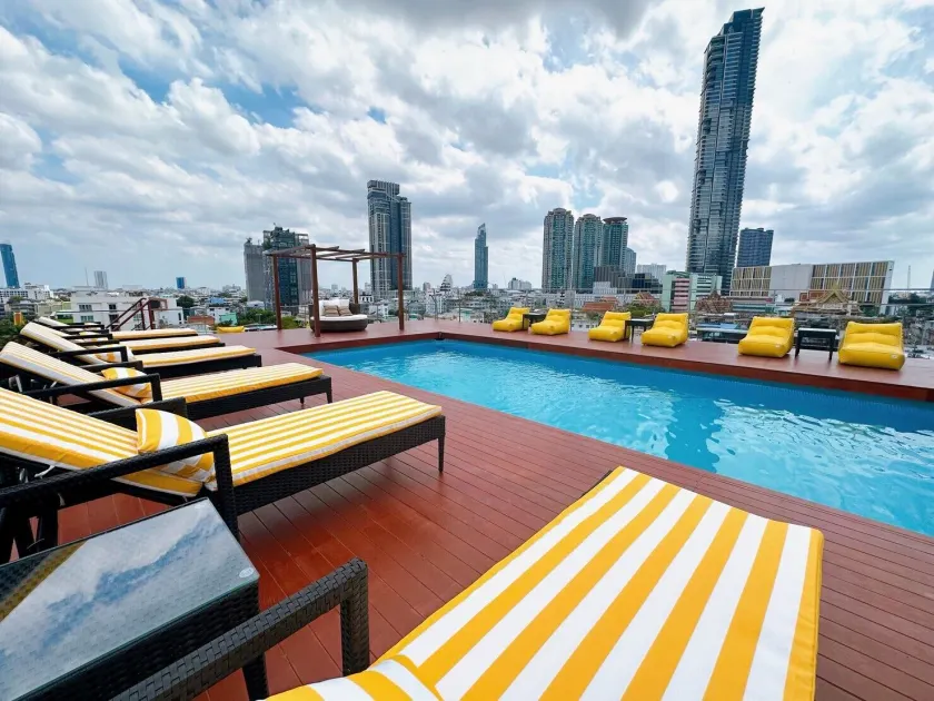 Miloft Sathorn Hotel - Image 1