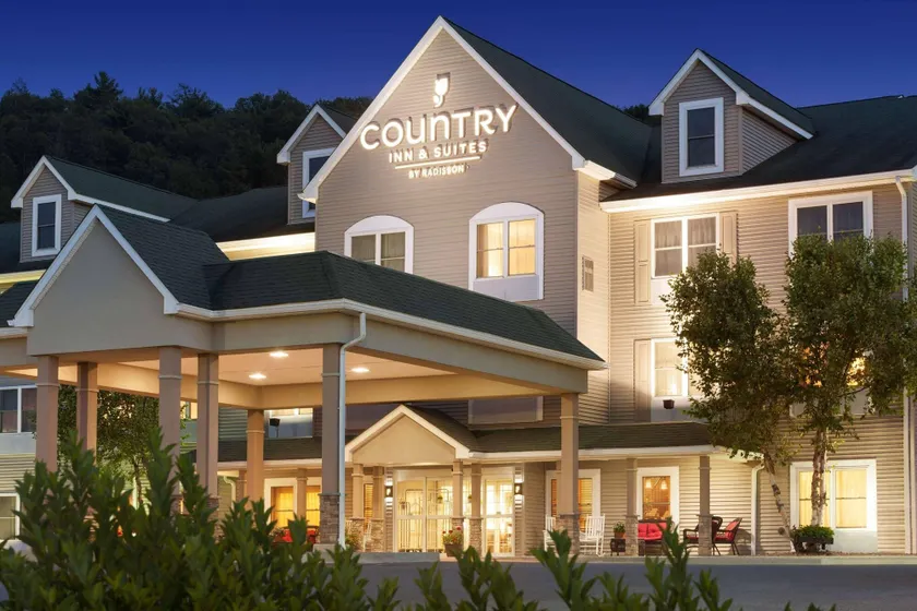 Country Inn & Suites by Radisson, Lehighton-Jim Thorpe, PA - Image 1