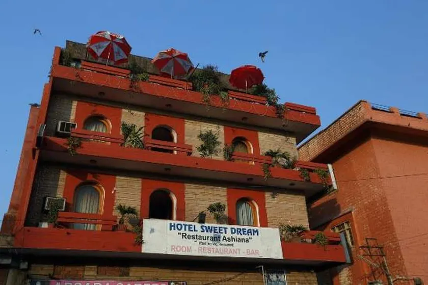 Hotel Sweet Dream - Image 1