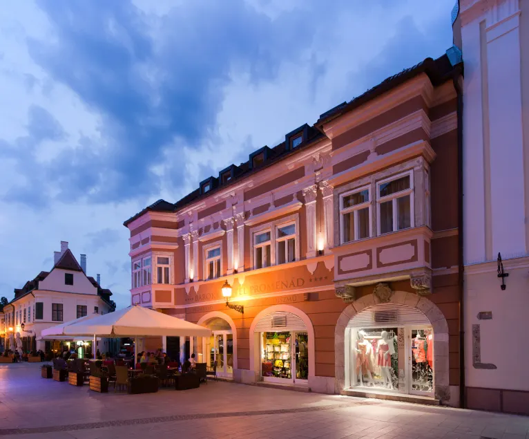 Barokk Hotel Promenád - Image 1