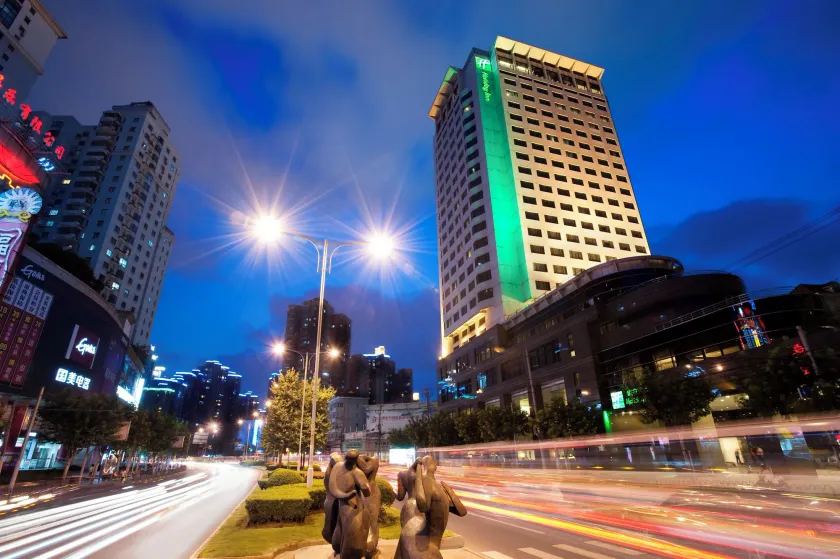 Holiday Inn Shanghai Vista - Image 1