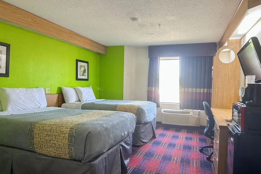 Classic Inn By Townhouse American Way Memphis I 240 - Image 1
