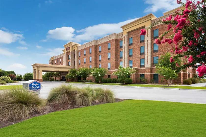 Hampton Inn & Suites Swansboro Near Camp Lejeune - Image 1