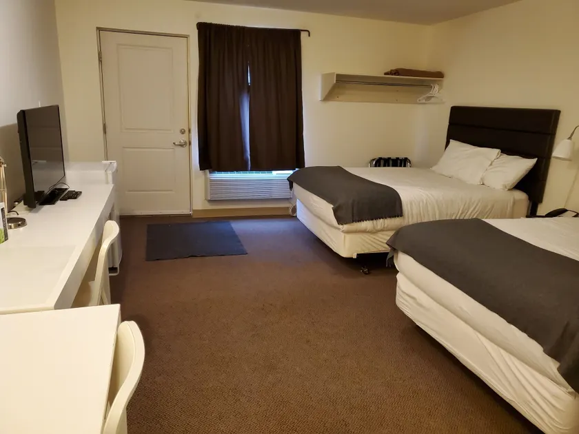 waintel studio-wainwright motel - Image 1