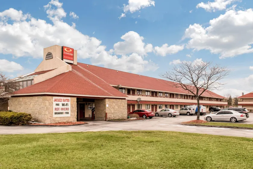 Econo Lodge Holland - Toledo - Image 1
