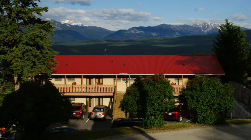 Rocky Mountain Springs Lodge - Image 1
