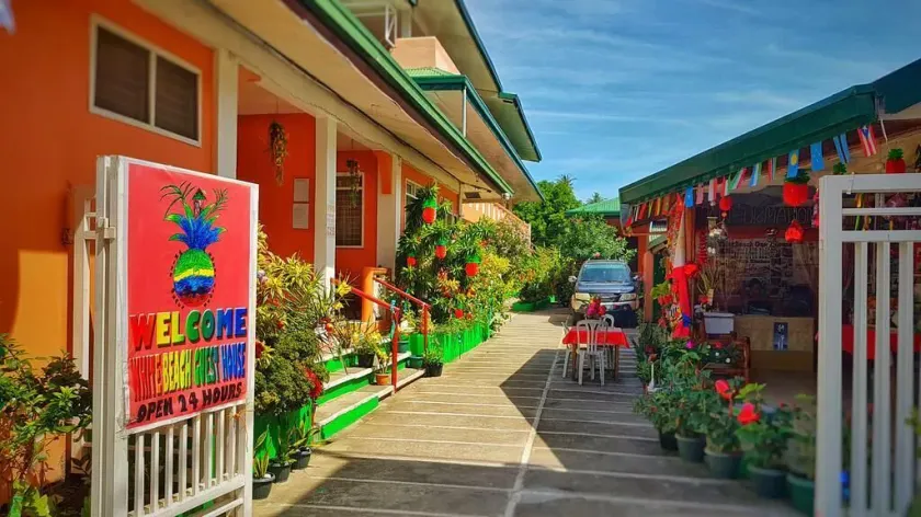 WHITE BEACH GUEST HOUSE - Image 1