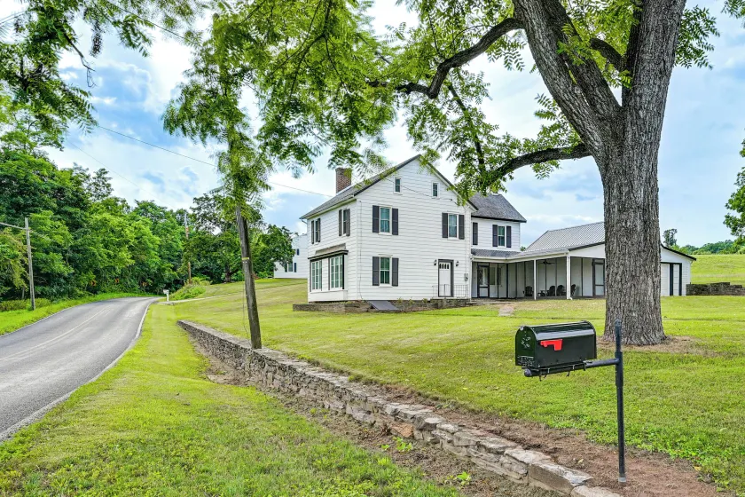 Farmhouse W/creek & Fireplace Near Gettysburg! - Image 1