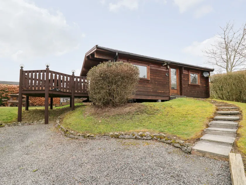 Snowy Owl Lodge - Image 1