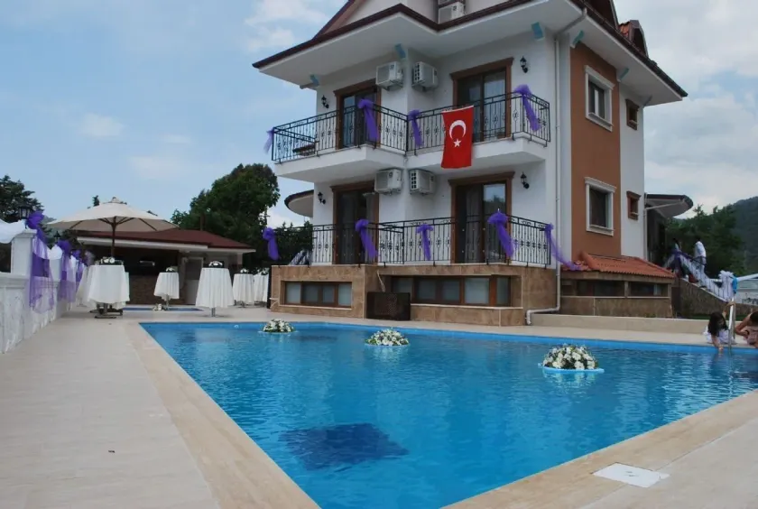 Funda Hotel - Image 1