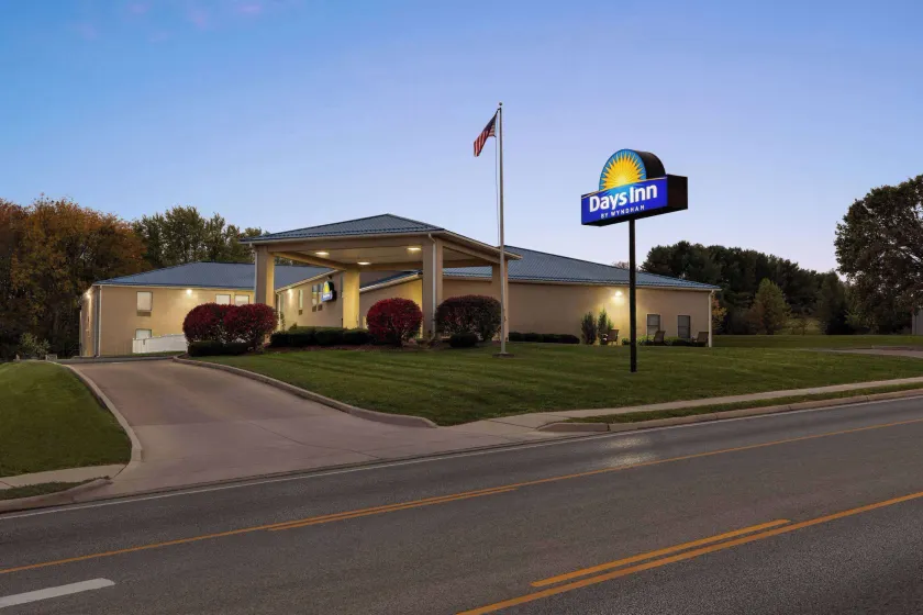Days Inn by Wyndham Hillsboro - Image 1