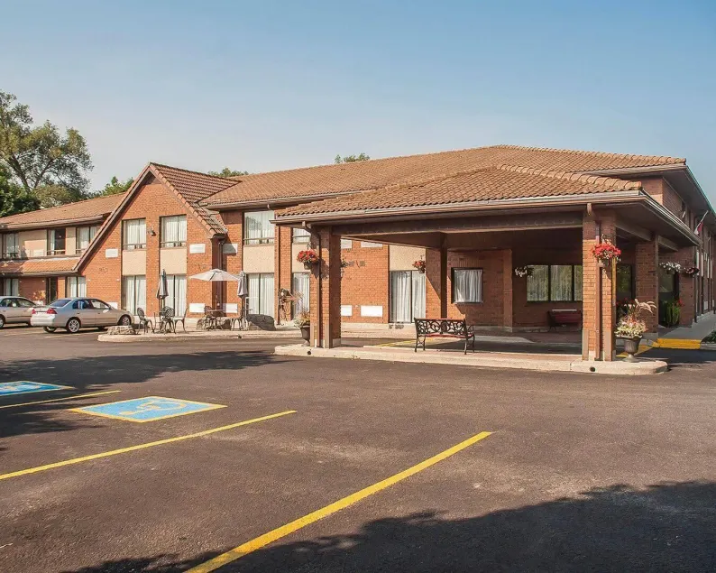 Comfort Inn Orillia - Image 1