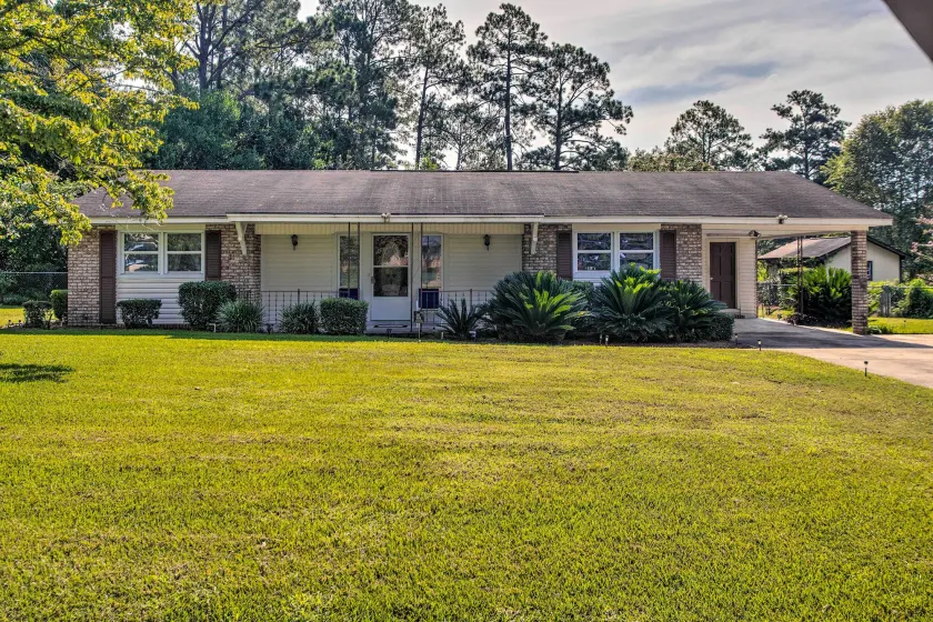 Cozy Waycross House w/ Yard & Screened Patio! - Image 1