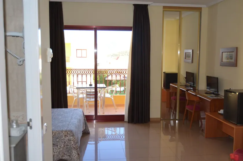 Hotel Playa Sol - Image 1