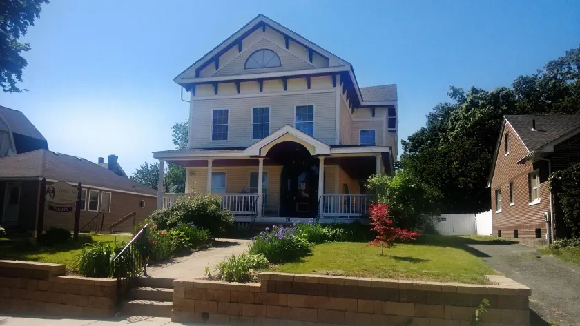 Naomi's Inn Bed & Breakfast - Image 1