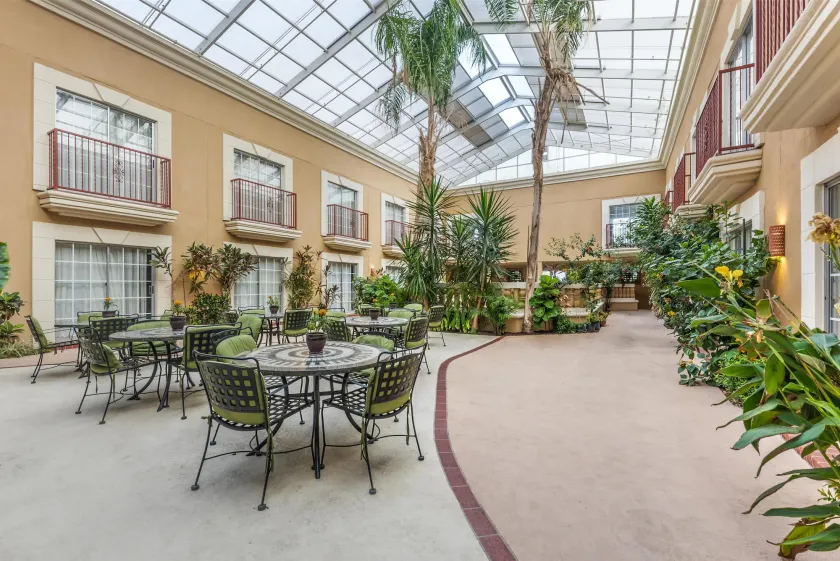 Best Western Plus Atrium Inn - Image 1