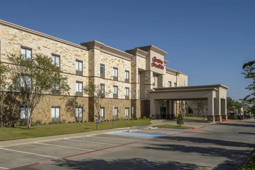Hampton Inn & Suites Mansfield - Image 1